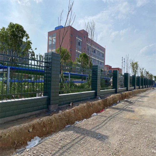 鋅鋼圍墻護欄 小區(qū)院墻圍欄熱鍍鋅別墅柵欄 廠區(qū)安全隔離欄桿