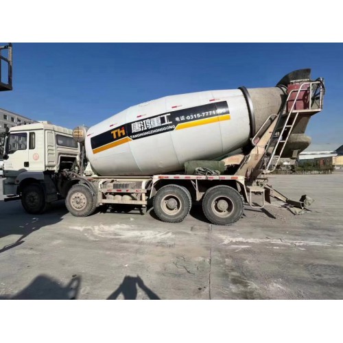 兩臺(tái)20年8月德龍攪拌車(chē)，大12方，車(chē)好價(jià)低