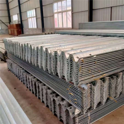 國道防撞護(hù)欄多少錢一米