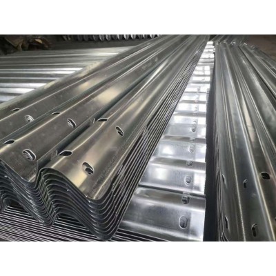 鄉(xiāng)村三波噴塑護(hù)欄多少錢