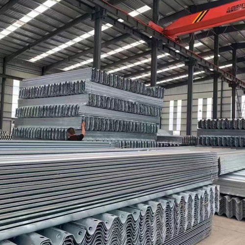 護(hù)欄板 防撞高速護(hù)欄板多少錢