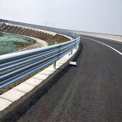 公路安裝三波護(hù)欄多少錢一米