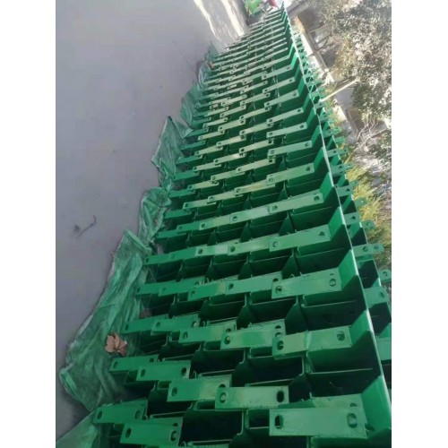 波形護欄生產廠家  波形護欄價格