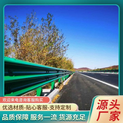 波形護欄多少錢 公路兩側(cè)的波形護欄 波形護欄立柱價格