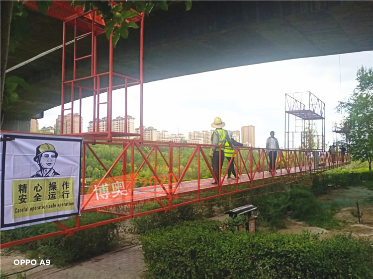 防撞護(hù)欄施工作業(yè)車