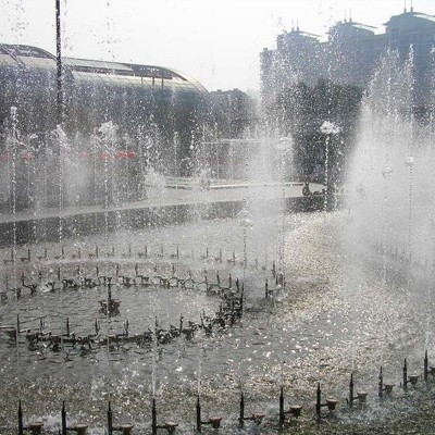 圓形噴泉、方形噴泉、吶喊噴泉