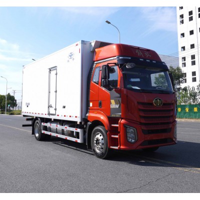 解放J6G自動(dòng)擋液緩6米8冷藏車