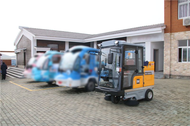 2全封閉自動(dòng)掃地車