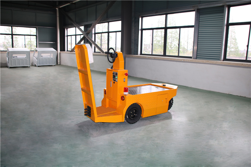 1站立式電動(dòng)牽引車(chē)