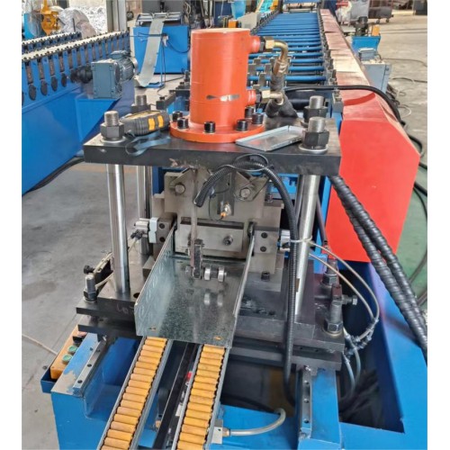 新型工具柜殼體生產線