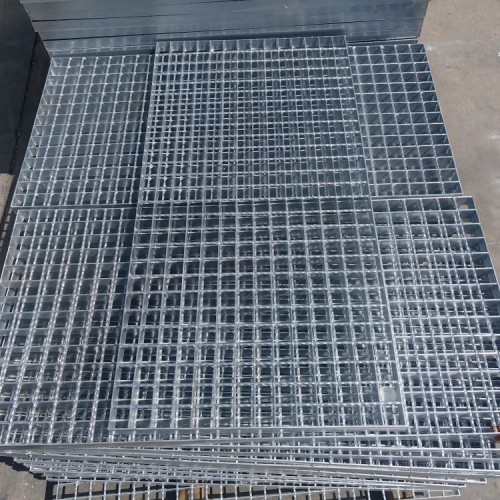 窗魚(yú)池水溝蓋板篦子 加厚鍍鋅鋼格板裝修面 鴿舍地網(wǎng)加工