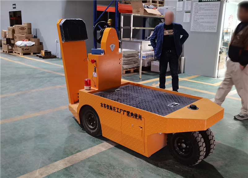 1電動(dòng)平板車