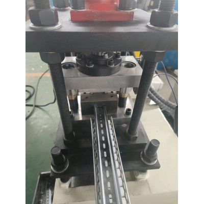 全自動(dòng)21柜生產(chǎn)線/安裝梁立柱橫梁生產(chǎn)設(shè)備