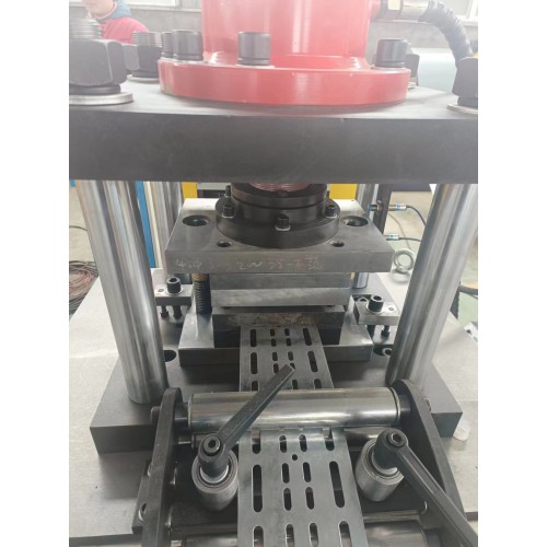 全自動電器柜C型材生產(chǎn)線安裝梁生產(chǎn)設(shè)備