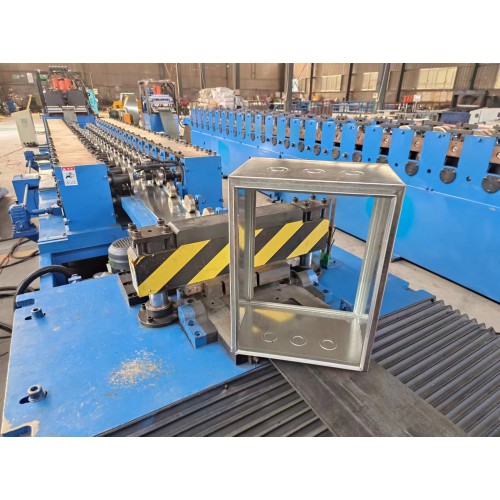 一次成型配電柜生產(chǎn)線側(cè)片8MF型材生產(chǎn)設(shè)備