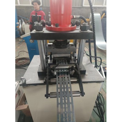 全自動(dòng)21柜生產(chǎn)線 雙邊安裝梁生產(chǎn)設(shè)備