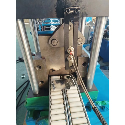 電器柜C型材生產線安裝梁生產設備