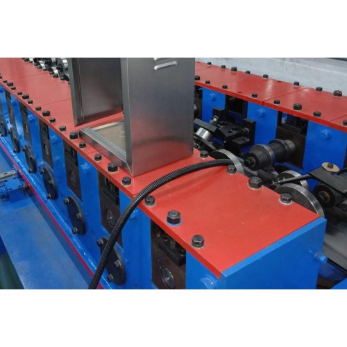 暗裝多媒體箱生產(chǎn)設備