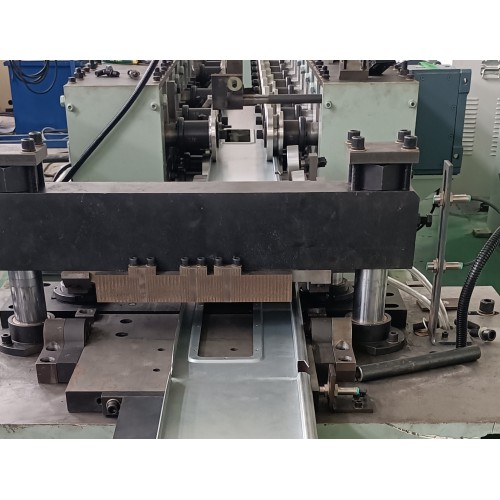 出口型配電箱生產(chǎn)設備