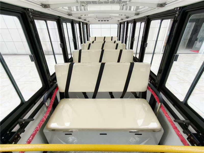 8大型電動(dòng)游覽車(chē)